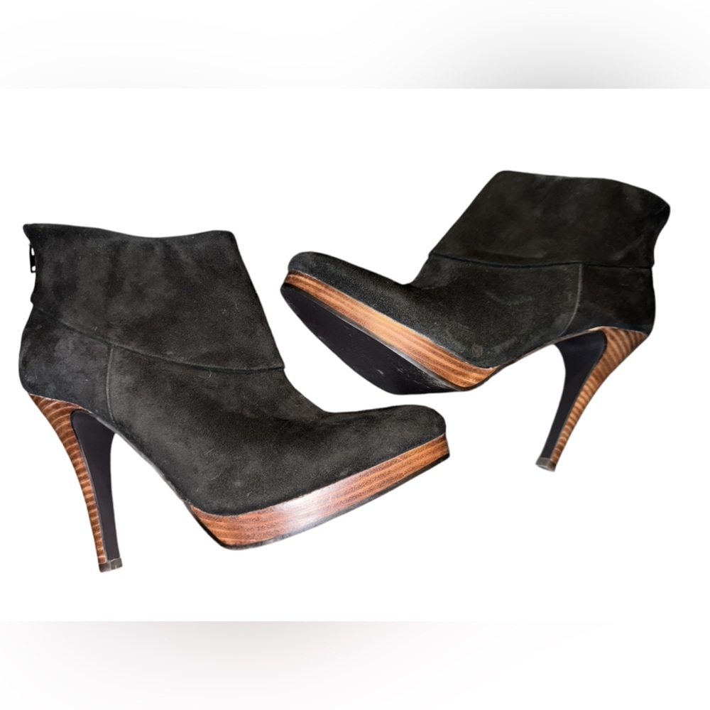 Steve Madden Trishia Black Suede Bootie size 10